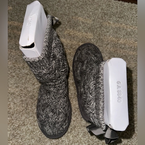 UGG gray knit boots - Picture 5 of 5